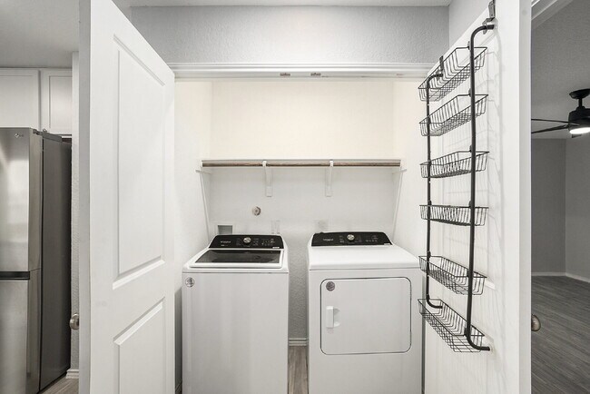 Building Photo - 419 De Herrera