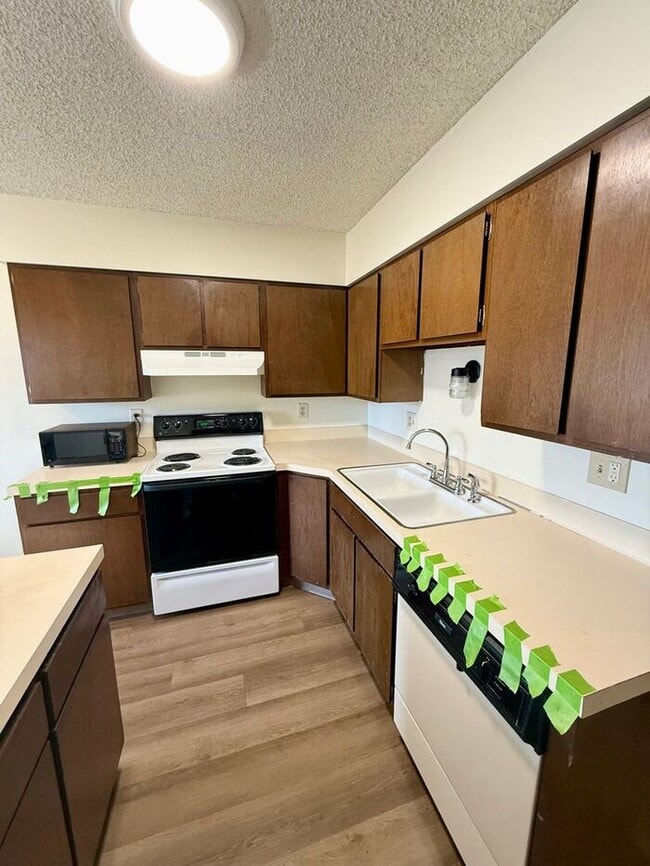 Building Photo - Move in specials - Pick One - 1st month free or $100 off monthly rent. Flexible lease terms are a...