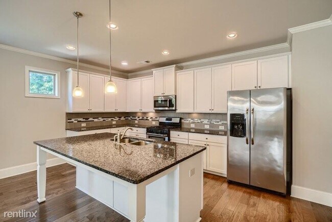 Building Photo - 4 br, 2.5 bath House - 6410 Country Lake R...