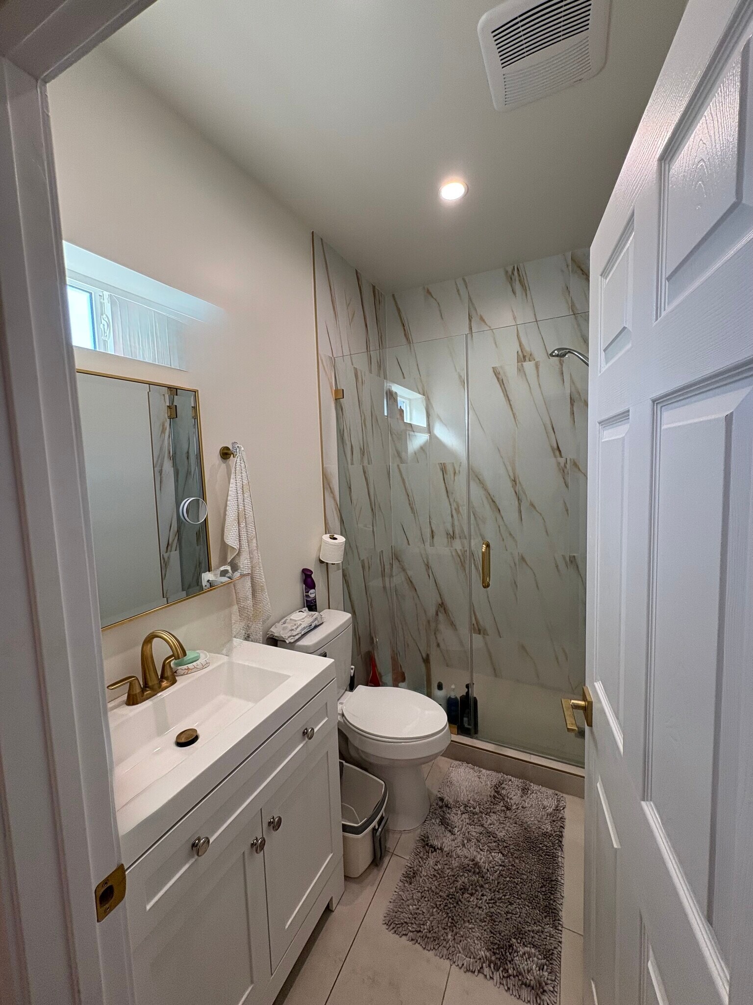 Bathroom 1 - 15857 Stare St