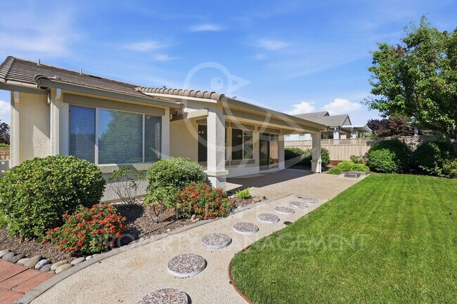Building Photo - Refreshed 2-bedroom plus den, 2.5-bathroom in beloved Sun City Lincoln Del Webb community!