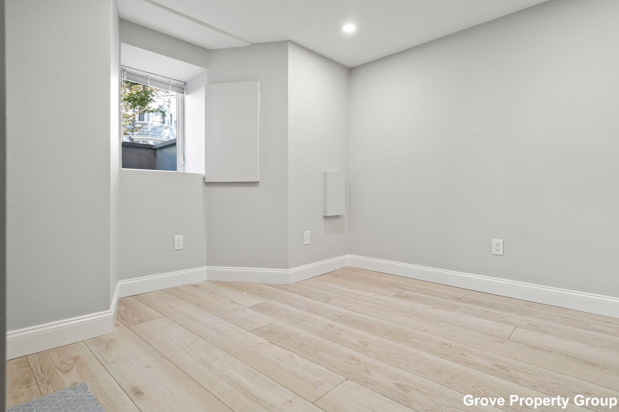 Building Photo - 531 E 5th St