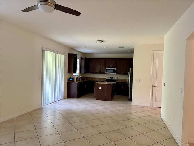 Building Photo - 4386 Buena Tara Dr