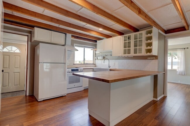 Building Photo - 2 Bed 2 Bath Country Home with Penn Cove View on 2.5 Acres