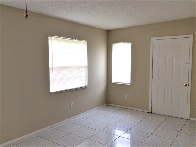 Building Photo - 136 W Cedarwood Cir