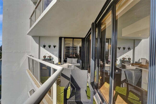 Building Photo - 3610 Yacht Club Dr