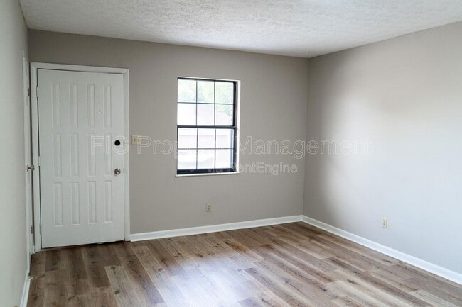 Building Photo - 1816 Lively Rd