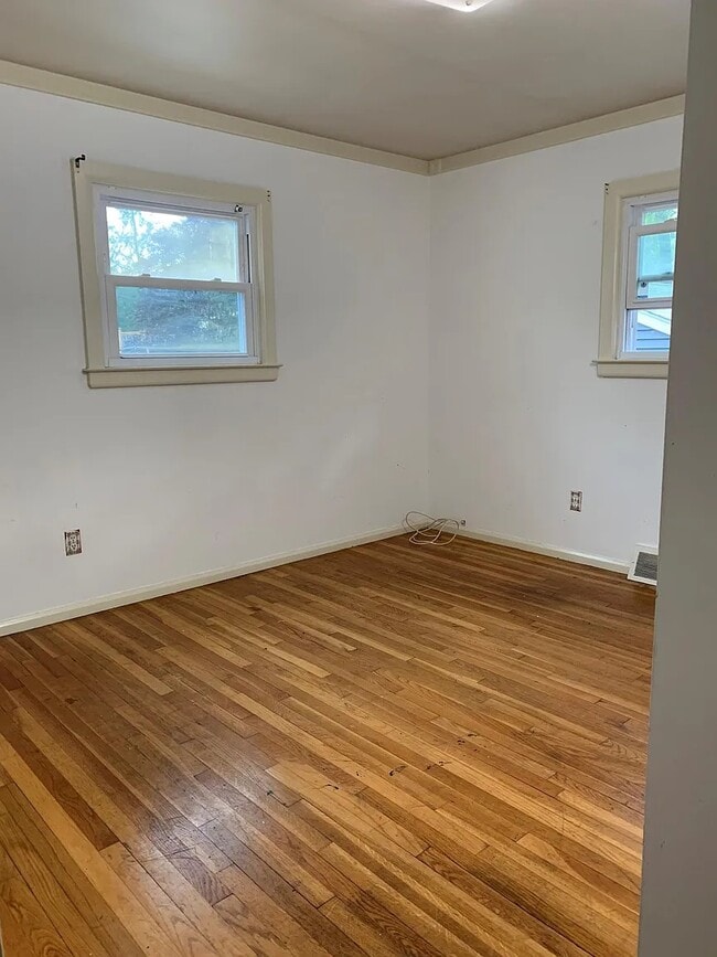 Building Photo - 133 May St