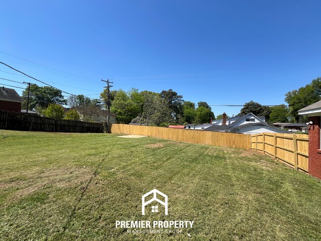 Building Photo - Spacious 3BR/2BA Whitehaven Home | 1,700+ SQ FT, Hardwood & Brick Fireplace