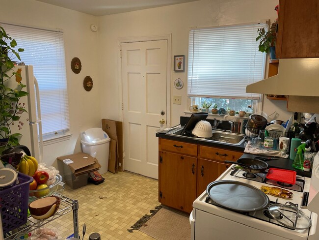 Building Photo - Cozy 1BR Normaltown Home