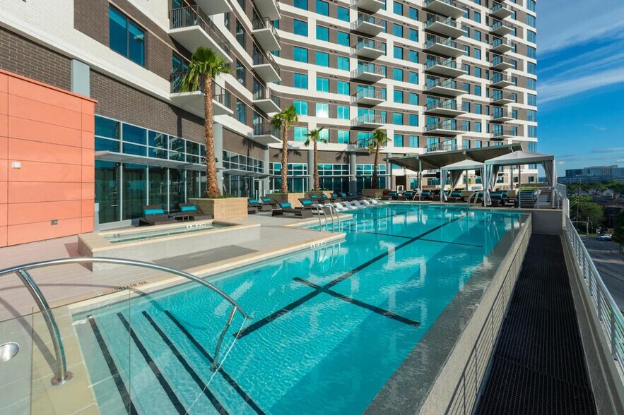 Building Photo - 2121 Holcombe Blvd