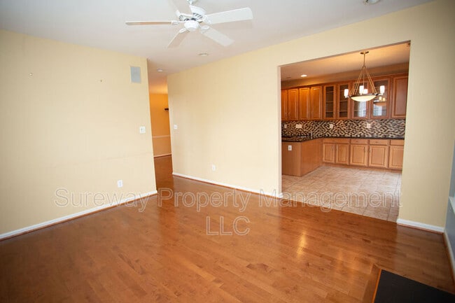 Building Photo - 42 Tudor Ct