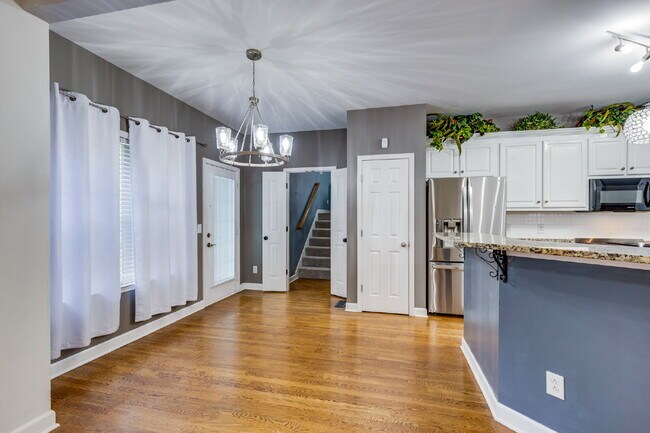 Building Photo - Spacious Spring Hill Rental in Sought-Afte...