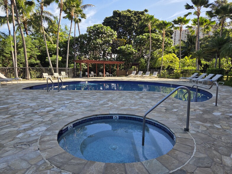 Building Photo - 5333 Likini St