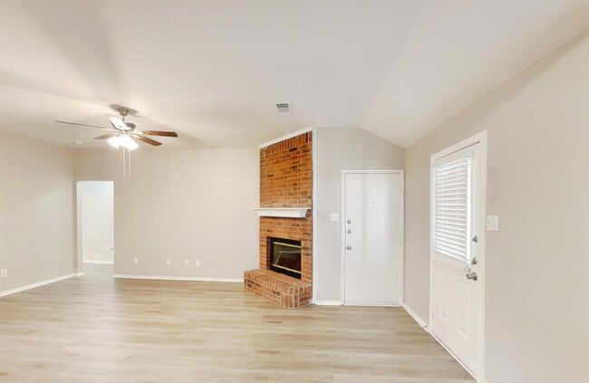 Building Photo - Contemporary 3-Bedroom Gem with Open-Plan Design