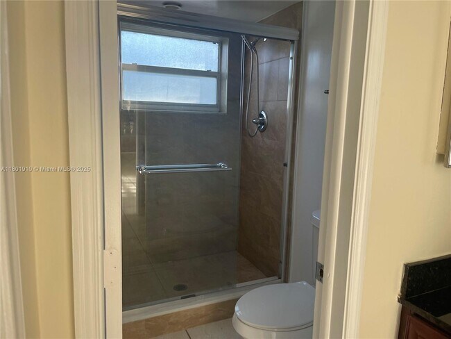 Building Photo - 9495 Evergreen Pl