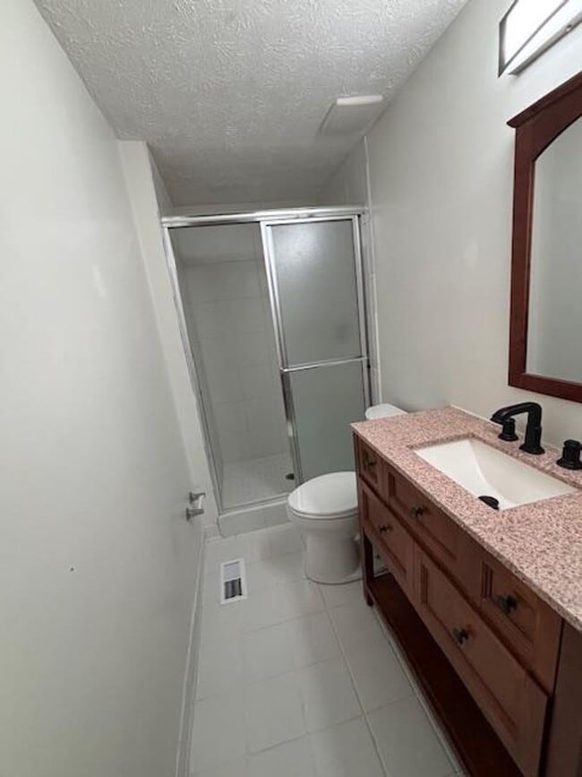 Building Photo - Beautifully Renovated 3-Bedroom, 2.5-Bath ...