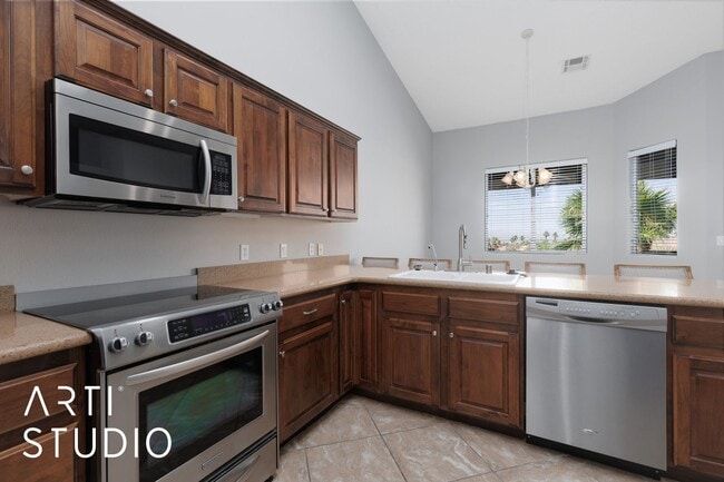Building Photo - Welcome to your dream home located in the ...