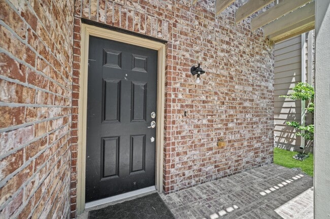 Building Photo - 14286 Empanada Dr