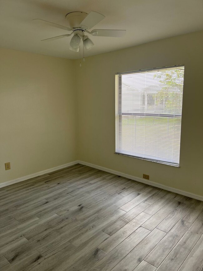 Building Photo - 3 BEDROOM 2 BATH  RENTAL  HOME IN THE SOUT...