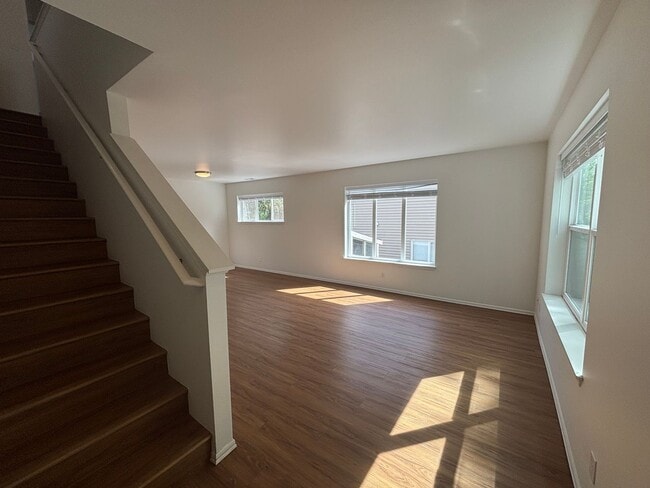 Building Photo - Available Now! Charming Home Across from Judkins Park