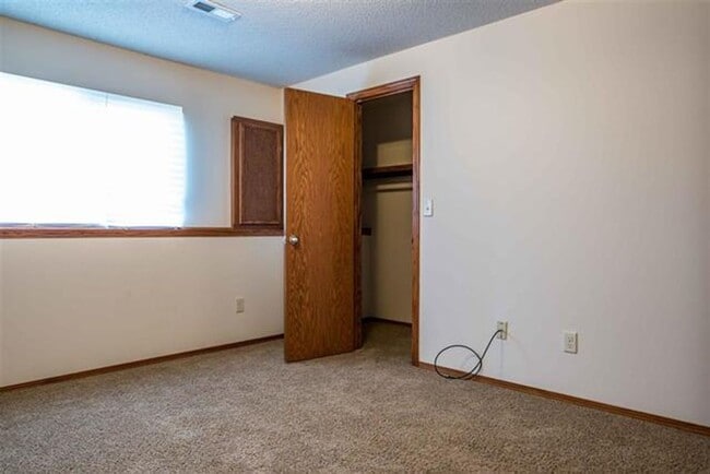 Building Photo - 11818 W Wilkinson Ct