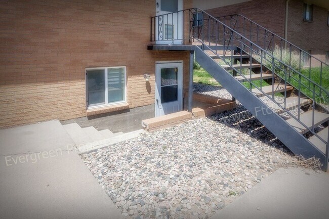 Building Photo - 3006 Sunset Dr