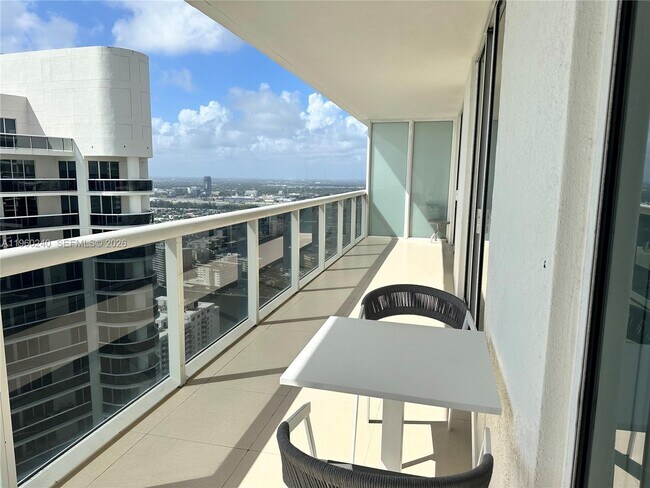 Building Photo - 1830 S Ocean Dr