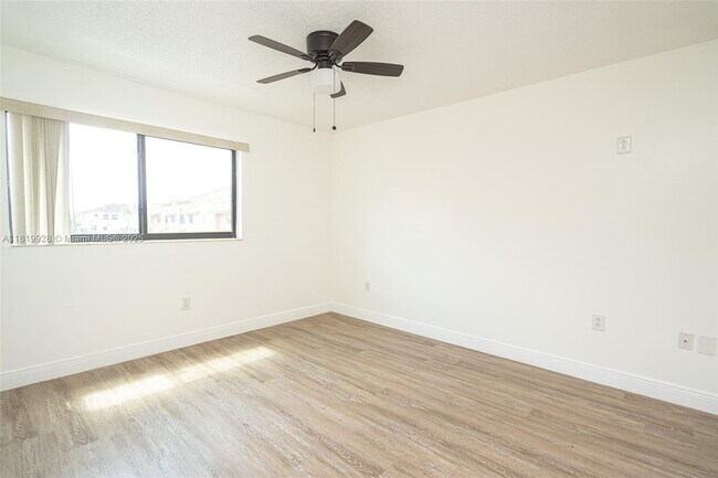 Building Photo - 2740 W 62nd Pl