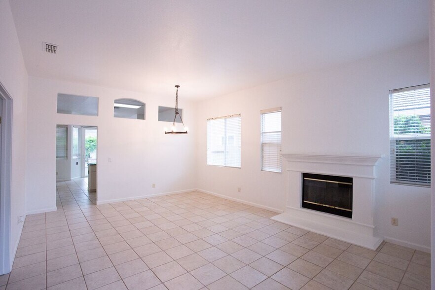Building Photo - 6621 Rabbit Hollow Way