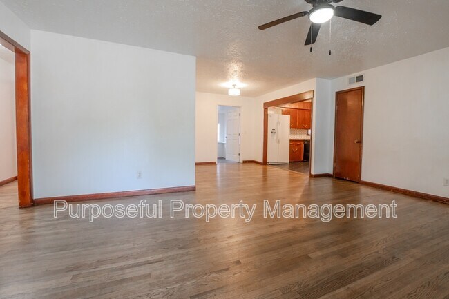 Building Photo - 616 E Bouse Dr