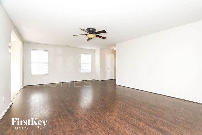 Building Photo - 9334 Maple Silver