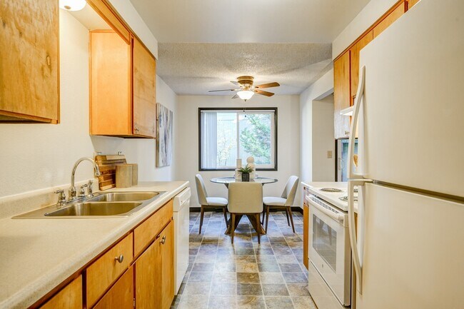 Building Photo - Spacious and immaculate one bedroom! Heat ...