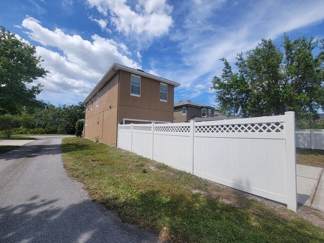 Building Photo - 10418 Fenceline Rd