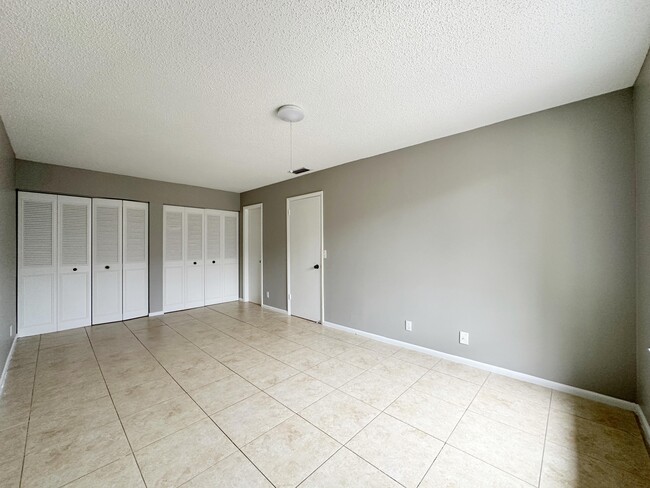 Building Photo - 5324 Bosque Ln