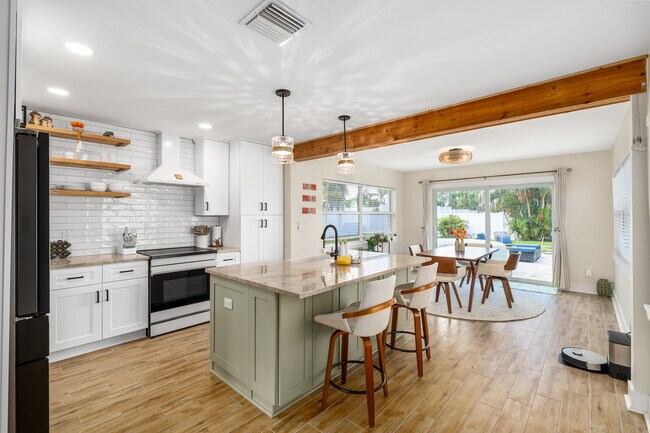 Building Photo - 987 Boca Ciega Isle Dr