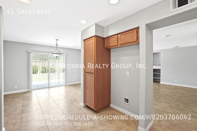 Building Photo - 41 Sagecrest-