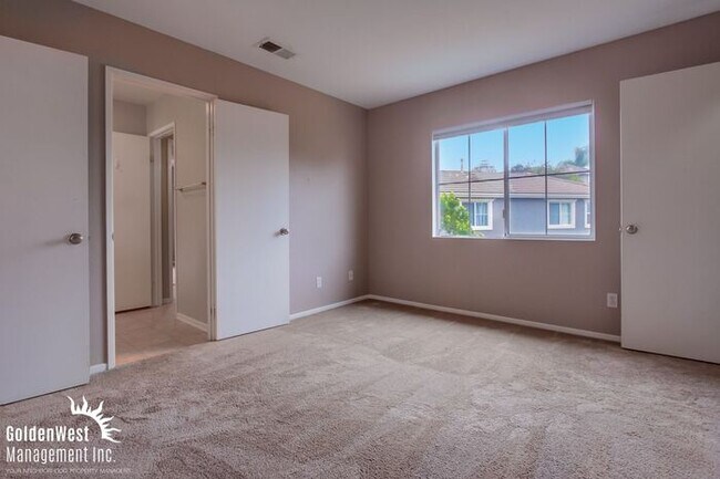 Building Photo - Stunning  5Bdm 3.5Ba  Home with Private Backyard in Prime Location of Oceanside!