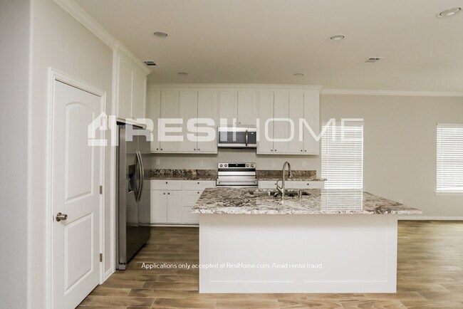 Building Photo - HOME FOR RENT!