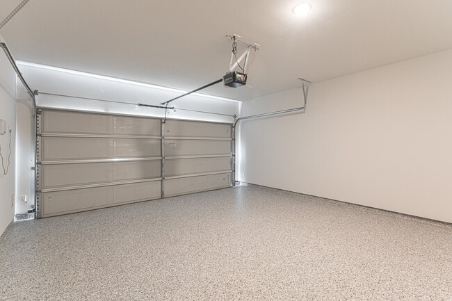 Building Photo - 10627 Whitejacket