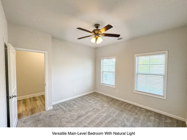 Building Photo - Spacious 4BR/3BA Home with First Floor Suite &  Loft