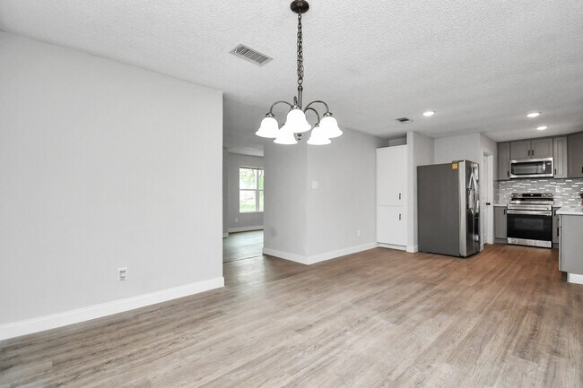 Building Photo - 1030 San Felipe Rd