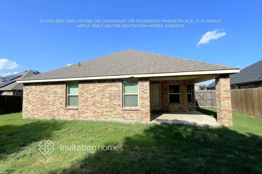 Building Photo - 1532 Woodlake Dr