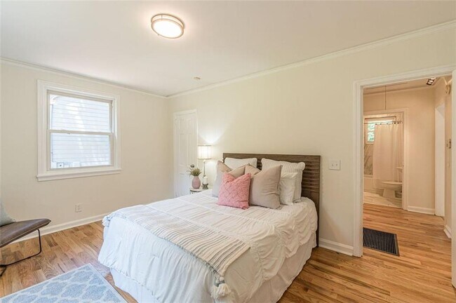 Building Photo - 1226 Thomas Rd