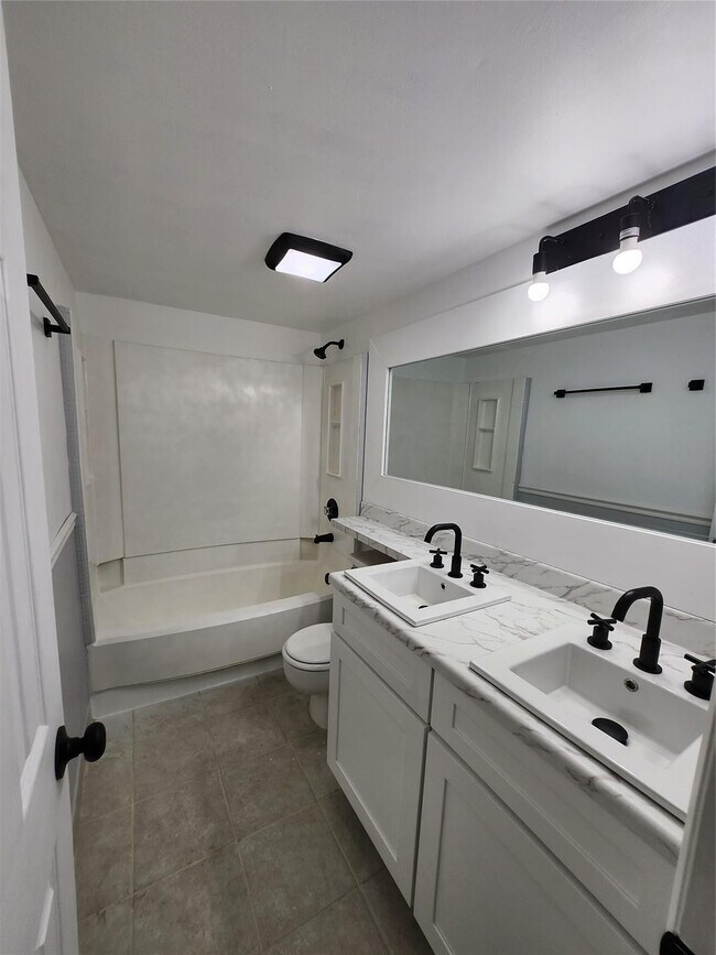 Building Photo - 1005 S Flagler Ave