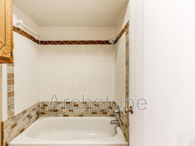 Building Photo - 6605 Lyrewood Ln