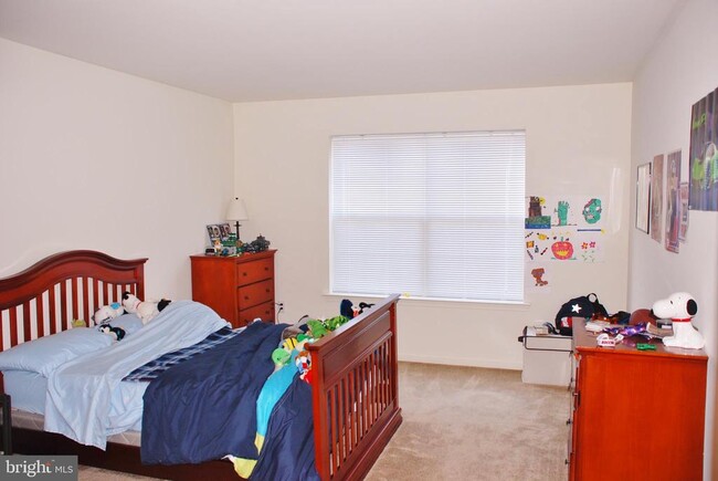 Building Photo - 2108 Hanford Way