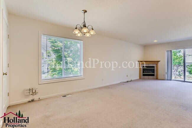 Building Photo - Beautiful Duplex with Great Location!!! NEW PRICE and REDUCED SECURITY DEPOSIT