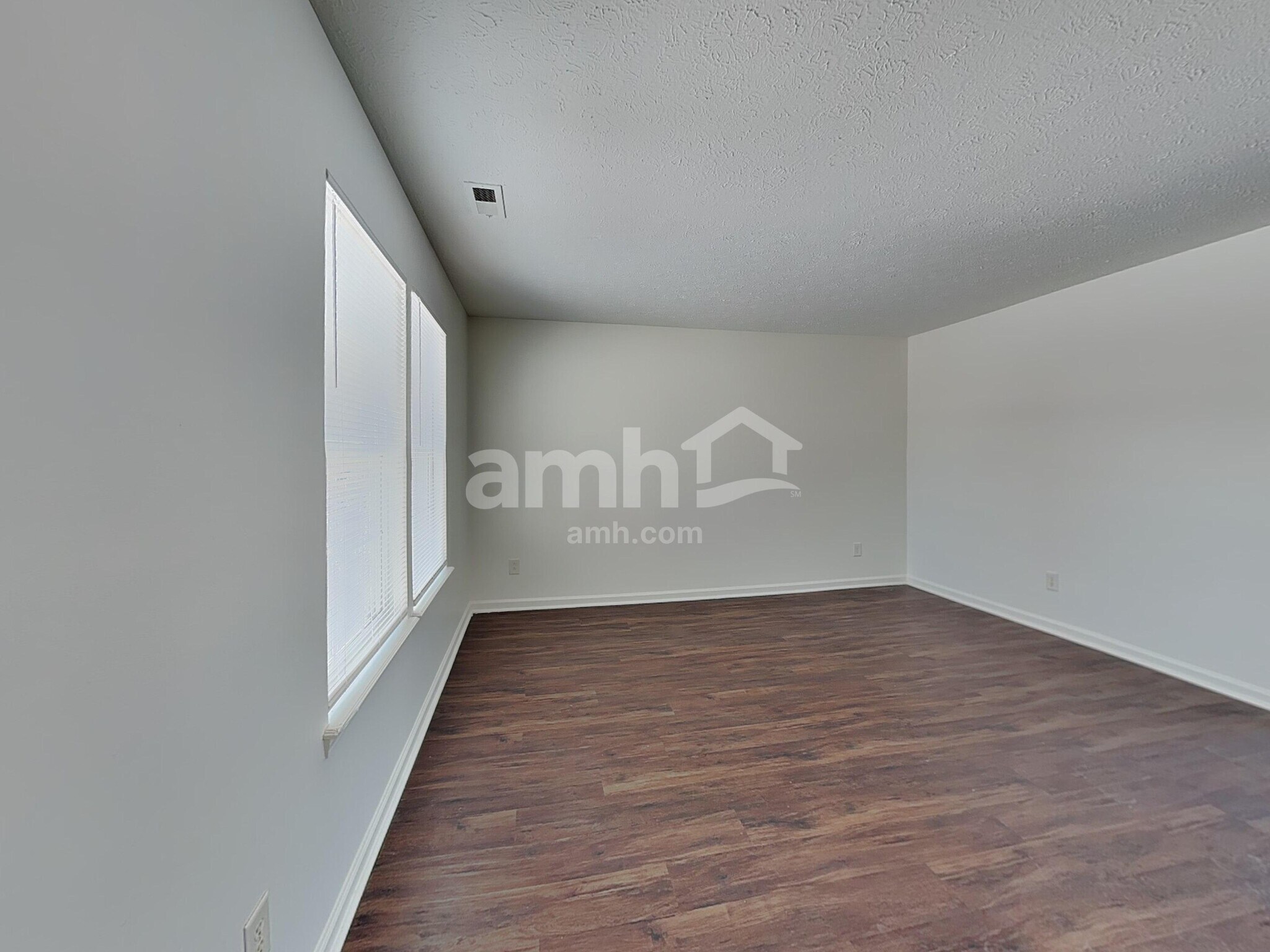 Building Photo - 2328 Salem Park Dr