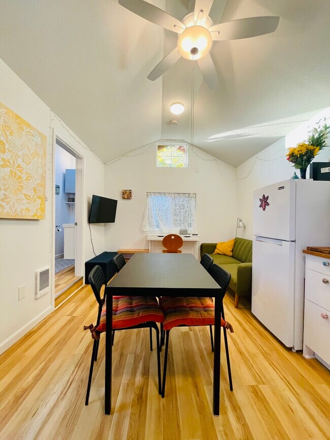 Open floor plan - small but mighty - 3405 NE 80th Ave